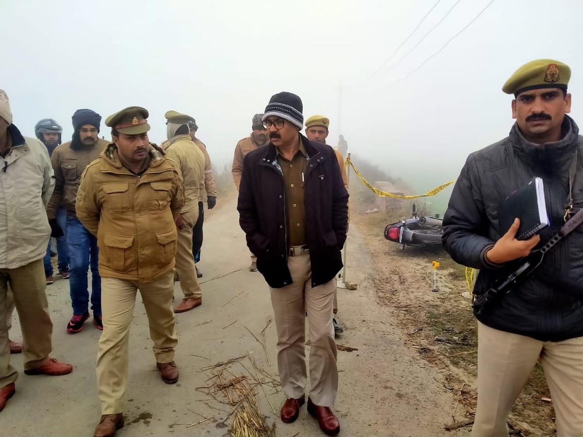 Police arrested two injured criminal in encounter in azamgarh