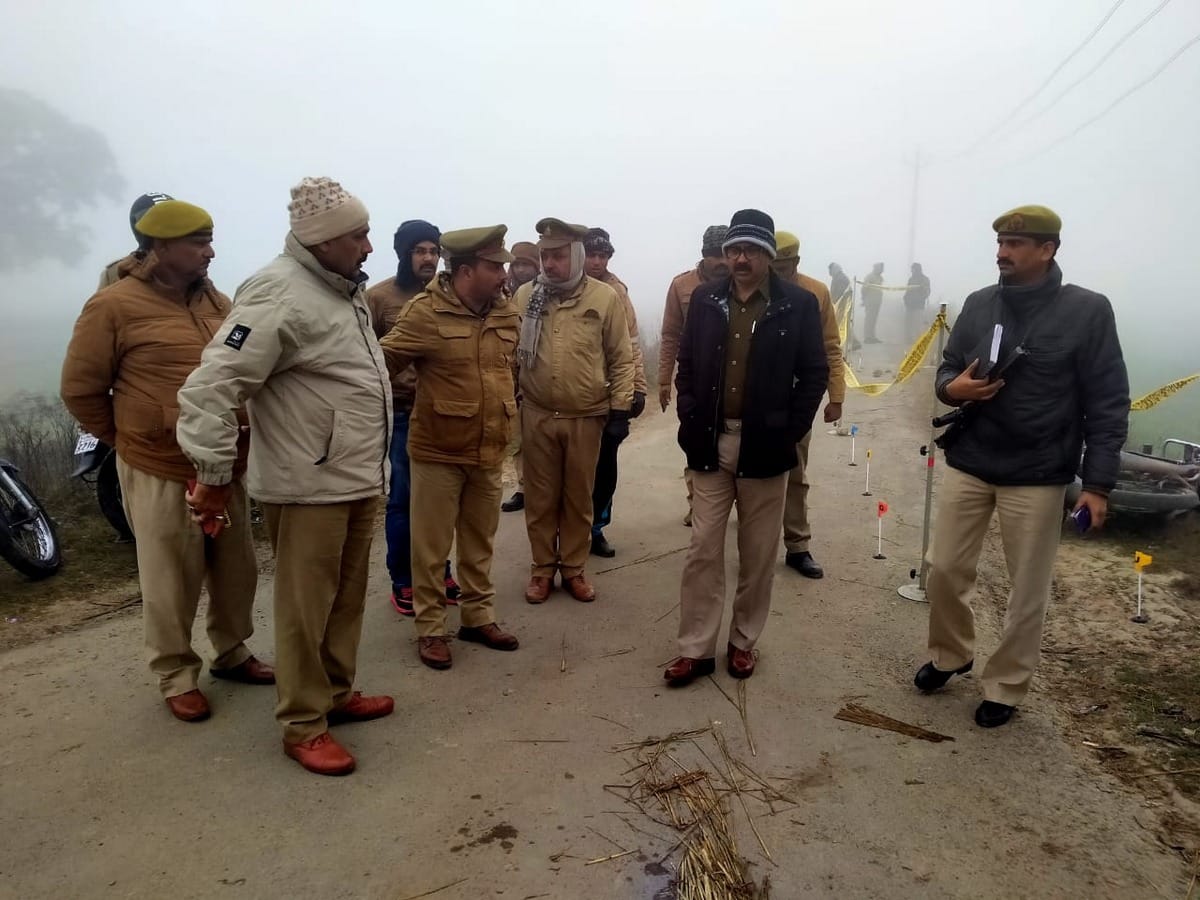 Police arrested two injured criminal in encounter in azamgarh