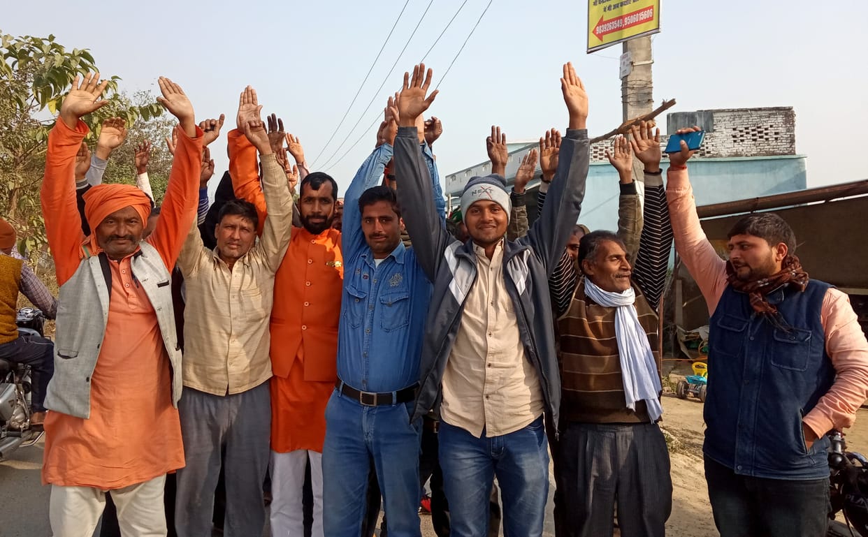 Farmers protest against non-availability of sugarcane