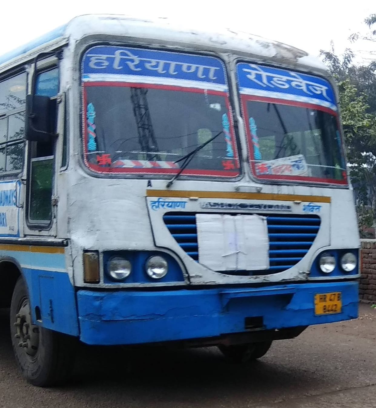 roadway bus,running without fog lamps