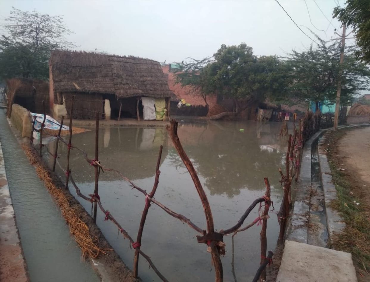 Water from the top of Bambay entered the houses