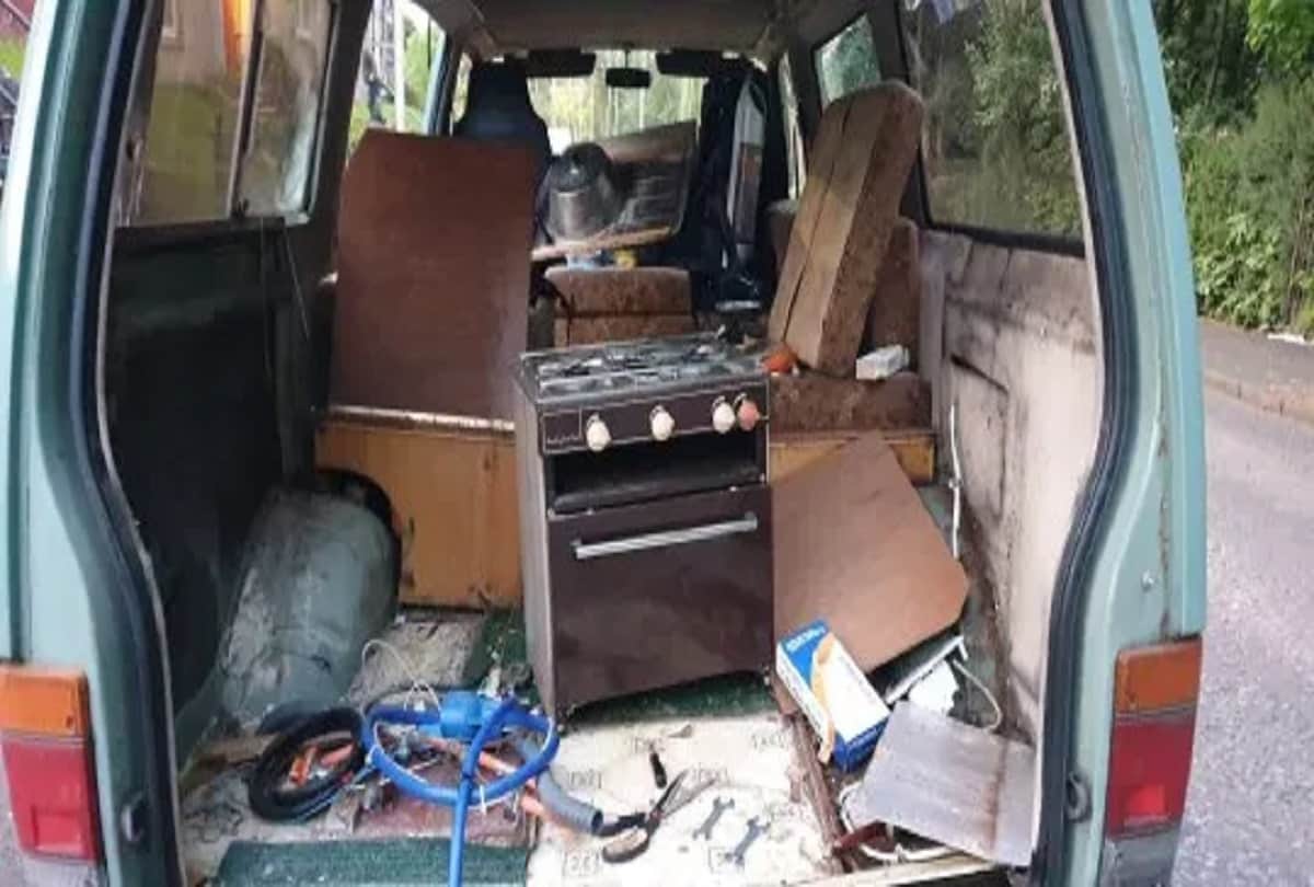 Girl frees herself from rent and bills by turning a old campervan into her new home