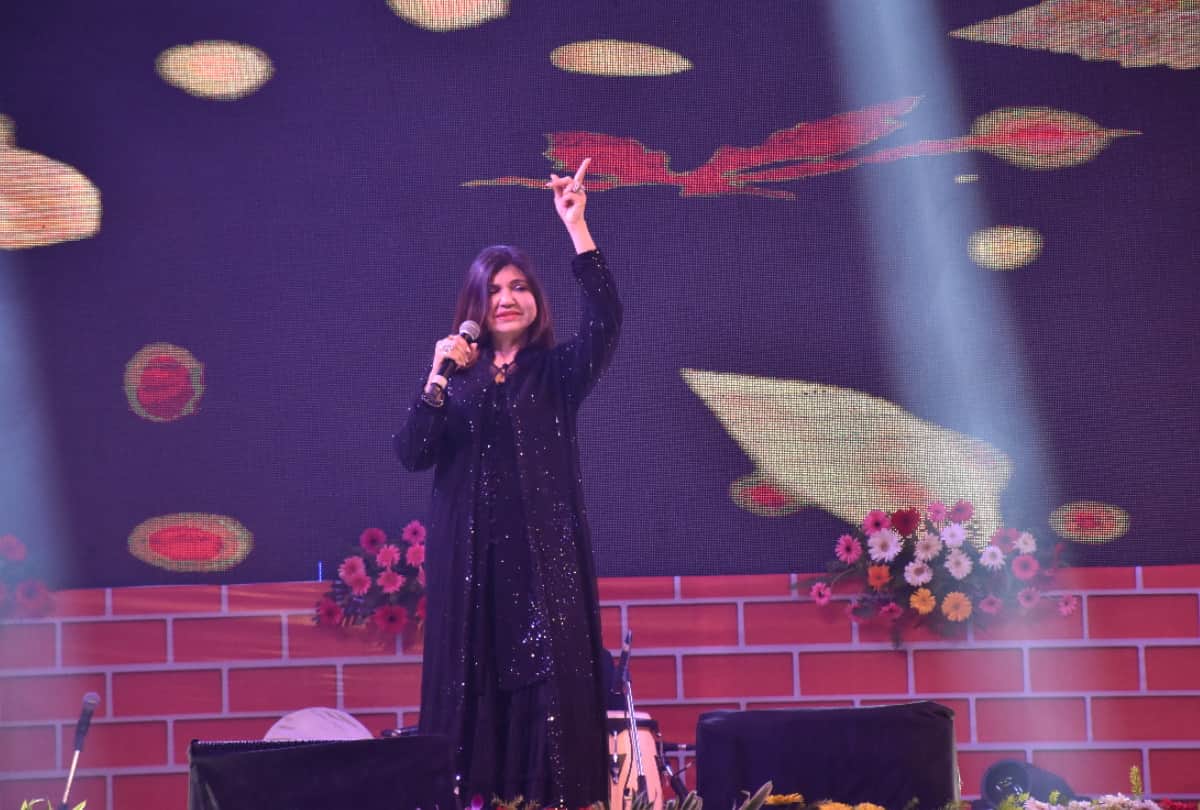 Happy Birthday Alka Yagnik total net worth 2022 career and his hit song know details