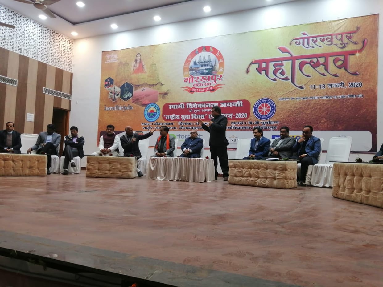 MLA and BRD principal fight on brainstorm stage in gorakhpur mahotsav