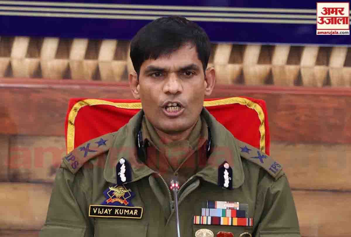 Encounter at Lelhar in Pulwama district, a Hizbul Mujahideen terrorists surrender after brother's plea