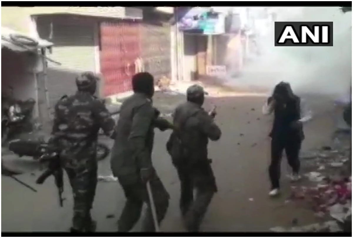 Stones hurled at BJP pro-CAA rally in Jharkhand, police use teargas