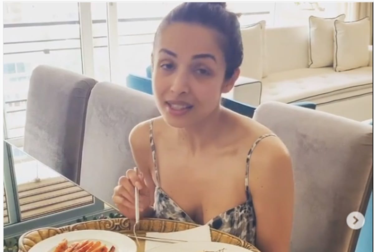 Malaika Arora Unhappy Over Crowd At Bandstand Amid Pandemic; Asks, 'COVID Or No COVID'