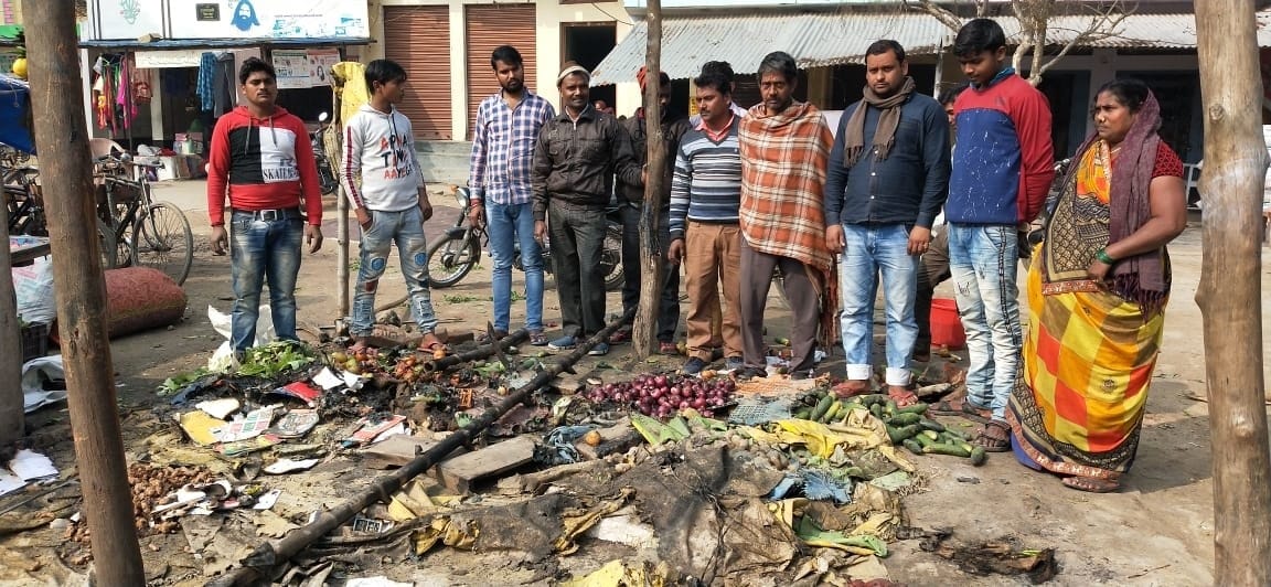 Short-circuit fire in Ghazipur, vegetable shop burnt