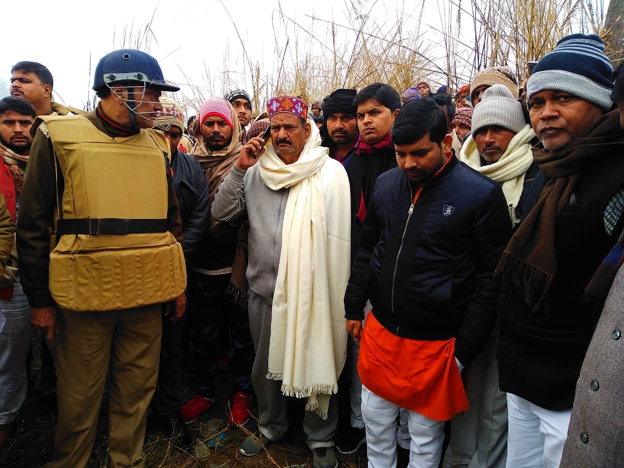Former pradhan gun shot killed murder in mau