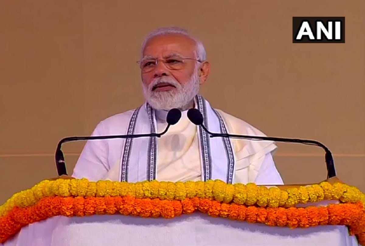 Two people arrested for showing black flag to PM Narendra Modi convoy in Kolkata West Bengal