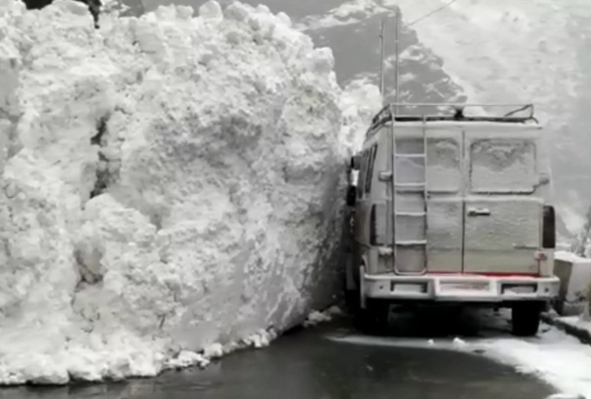 glacier fall on road in kinnaur in himachal pradesh