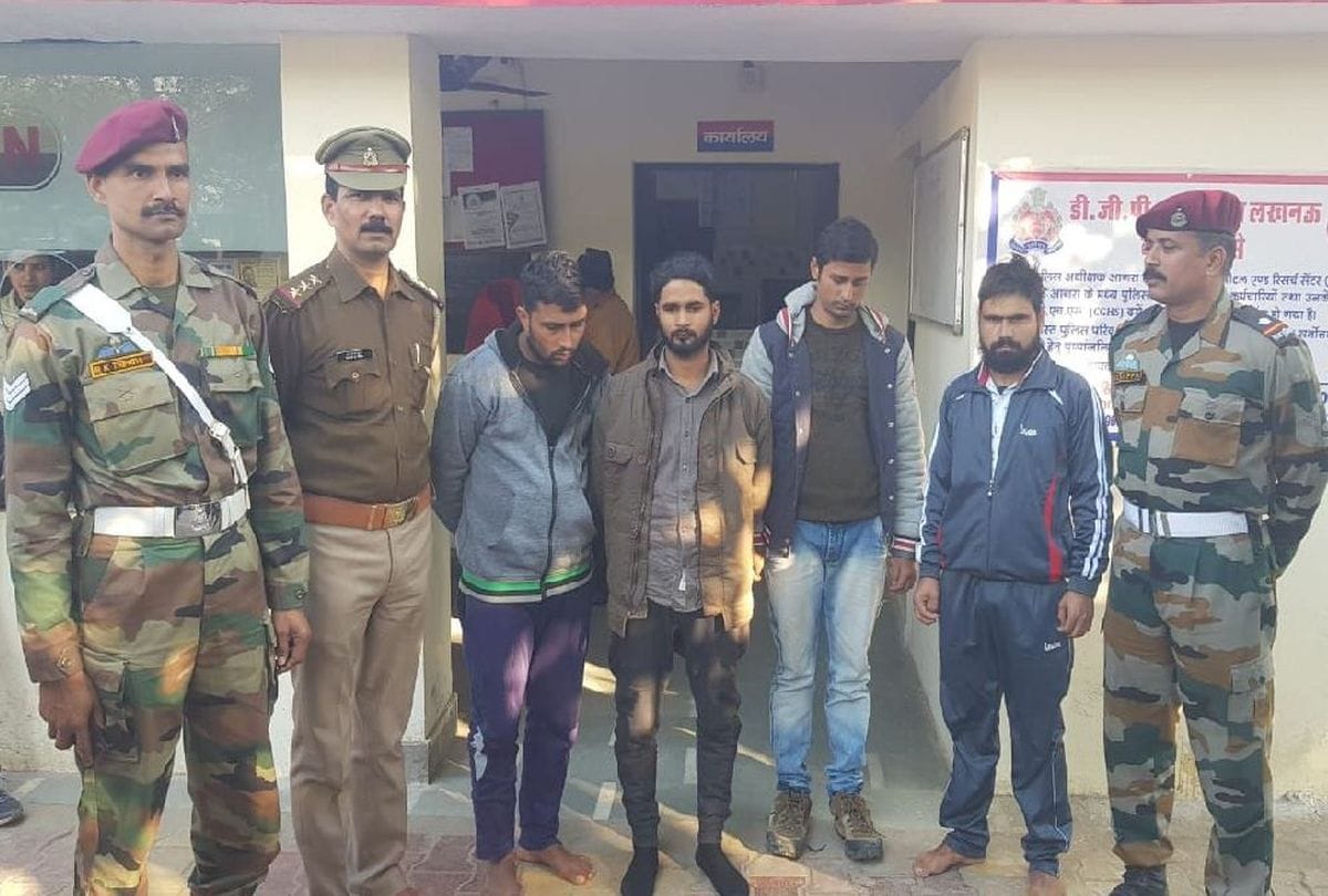 four solvers arrested during sena bharti in agra