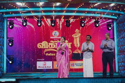 Taapsee Pannu get South Indian Cinema Ananda Vikatan Awards