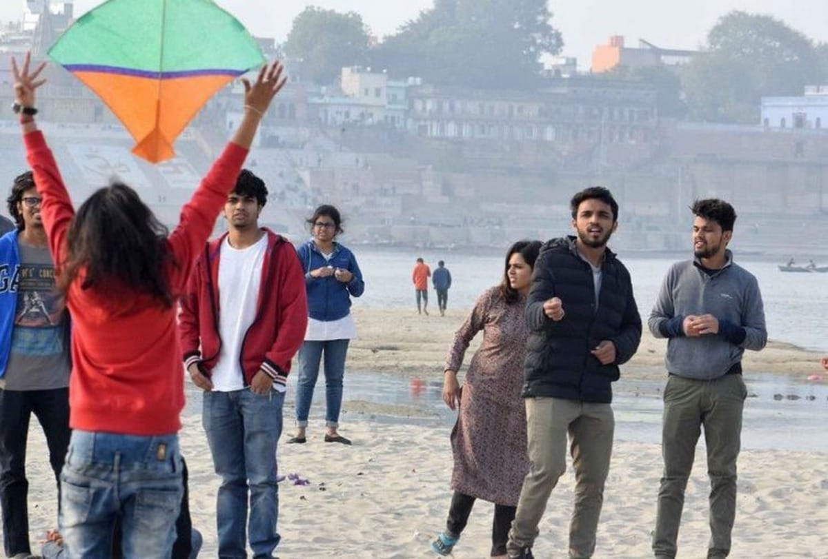 Makar sankranti kite festival Kite flying carefully do not use chinese manjha varanasi
