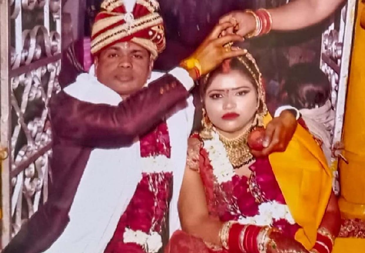 woman beat the constable husband in jalaun