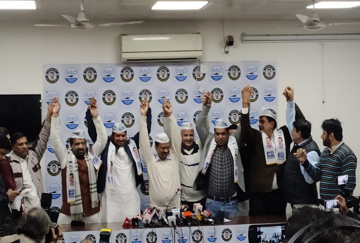 delhi election 2020 live updates mahabal mishra son congress ex mla join aap read all
