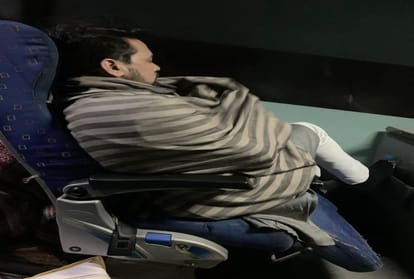 Anurag Thakur decided to travel from Una to Delhi, sleeping photo viral