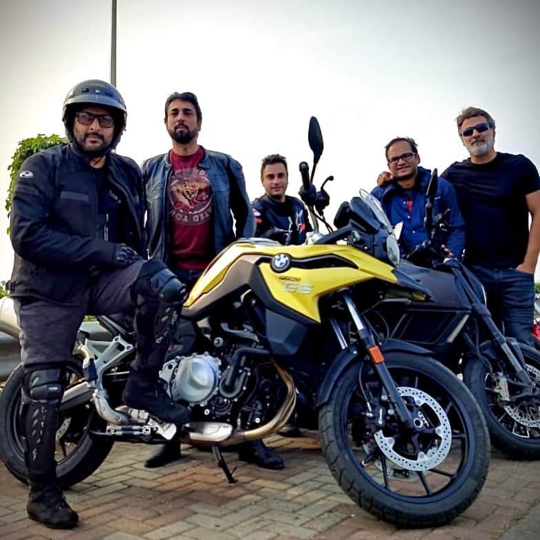 John Abraham gifted BMW F750 GS bike to Arshad Warsi price is 12 lakh rupees