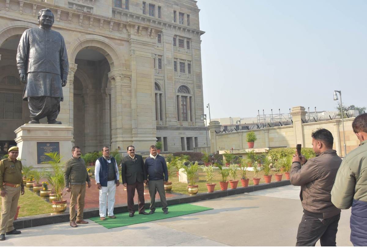 people visited lok bhawan to see the statue of atal bihari Vajpayee