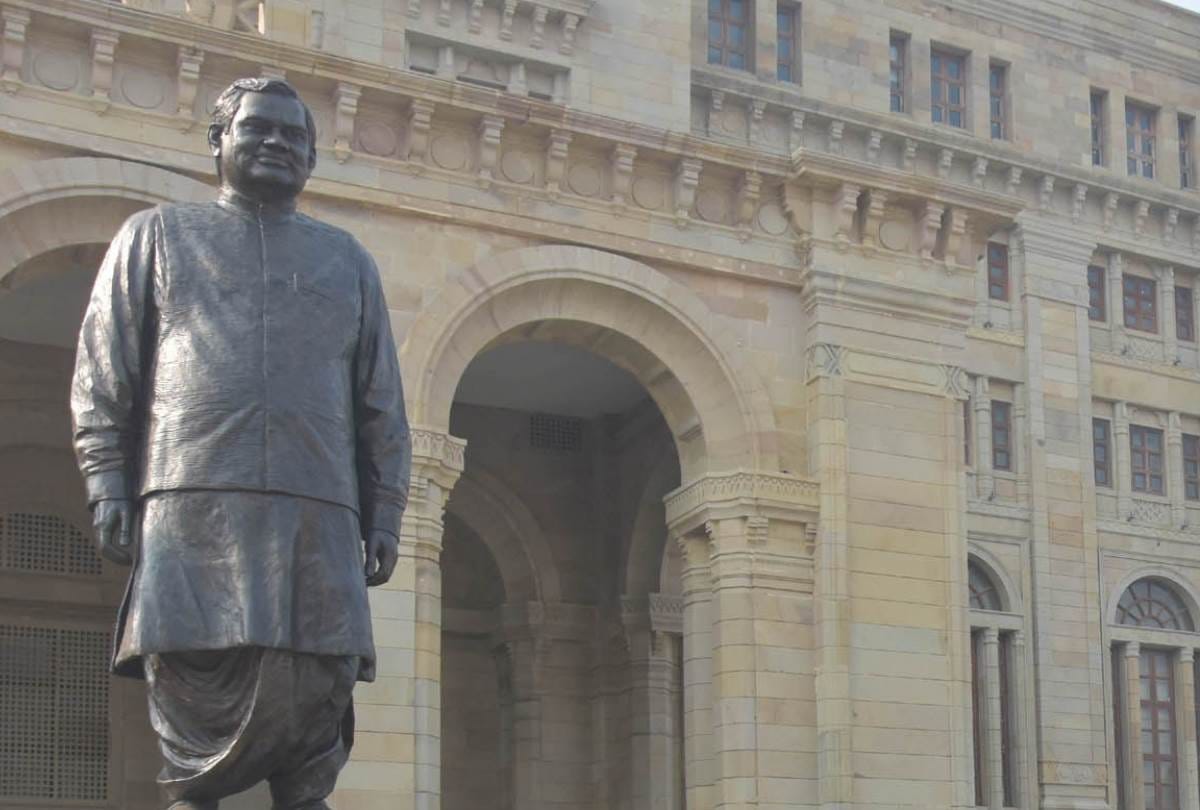 people visited lok bhawan to see the statue of atal bihari Vajpayee