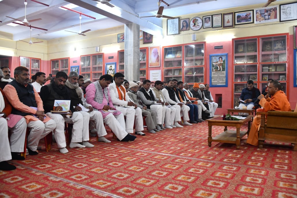 CM Yogi Adityanath Meeting on BJP member for CAA in gorakhnath temple