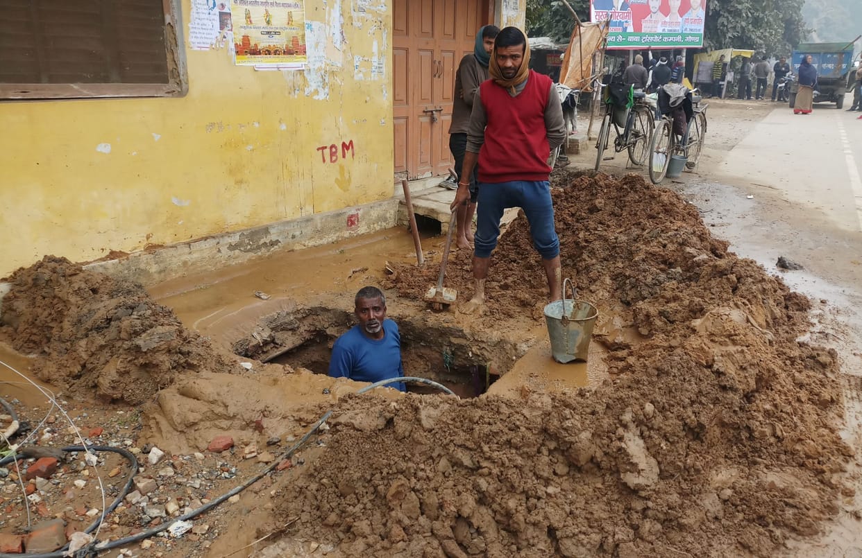 Six places broken pipeline, waste water