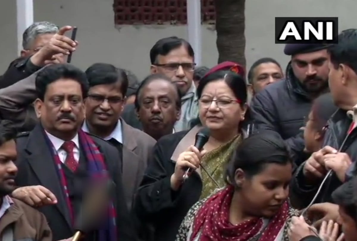 Jamia VC nazma akhtar meets protesting students says police not filing our fir postpone exams