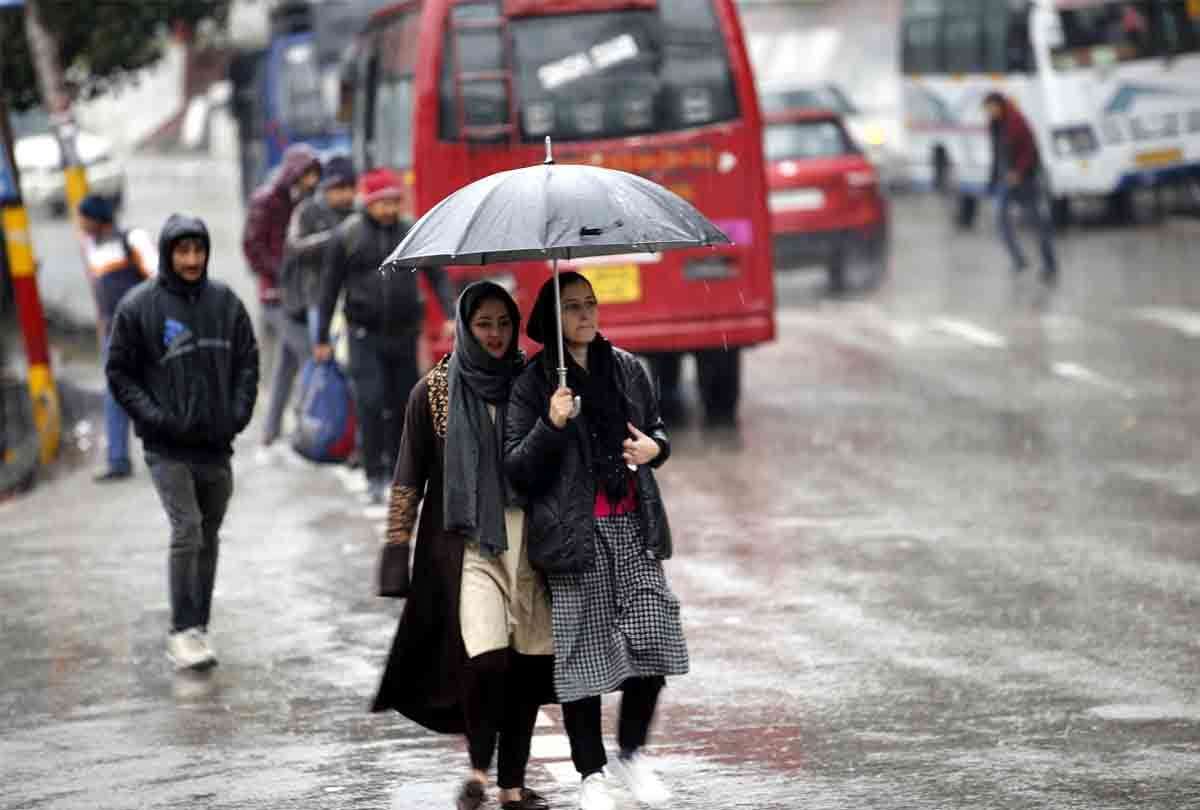 People troubled by heavy rains in Jammu, Heavy snowfall in Kashmir