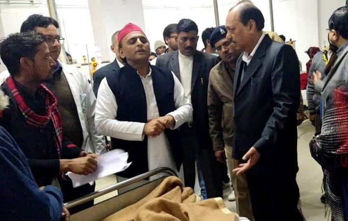 bas haadase mein ghaayalon kee madad mein kiya ja raha bhedabhaav:akhilesh