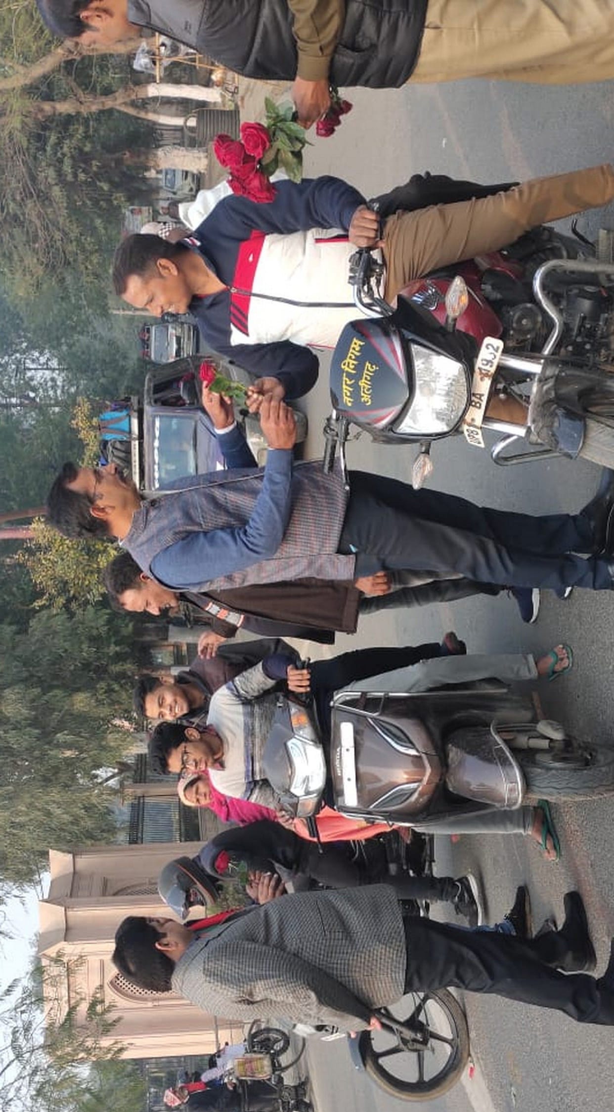 Traffic police gave Flower who brake traffic rule