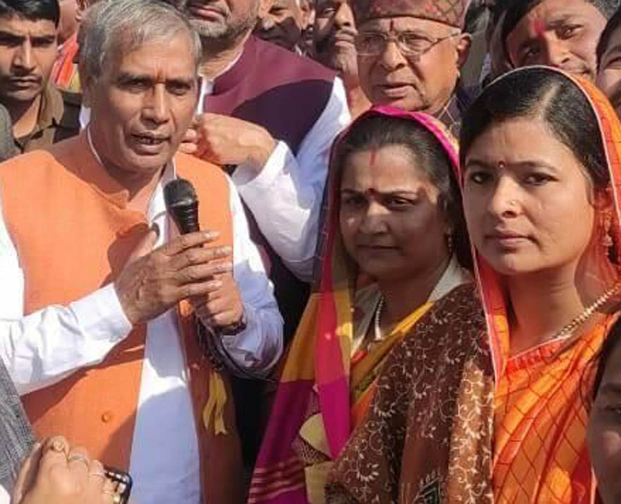 Mahila Morcha president gave a letter of demand to the minister