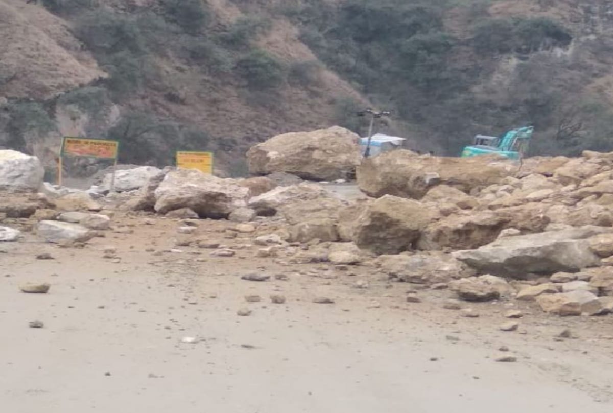 tourist stranded for hours after Landslides on the Chandigarh Manali nh, avalanche in Lahaul