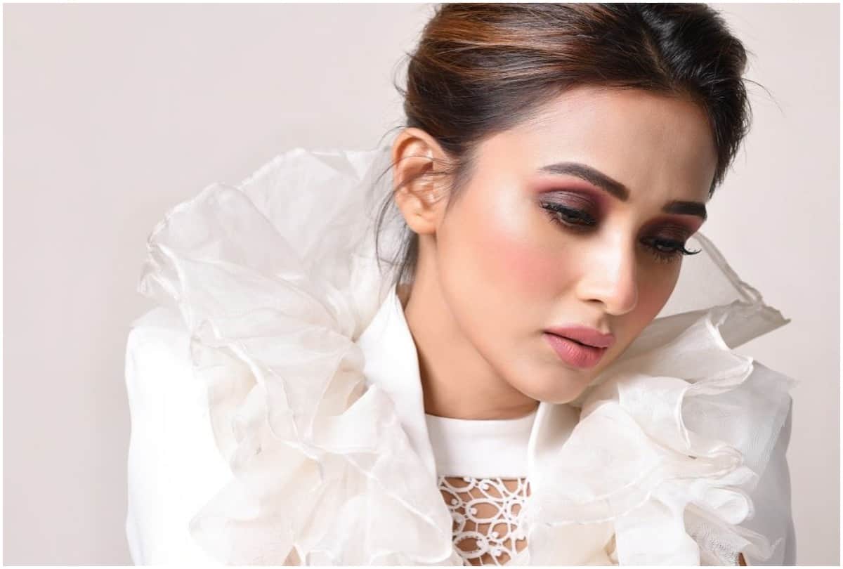 TMC Mp mimi chakraborty also look beautiful and stylish like nusrat jahan