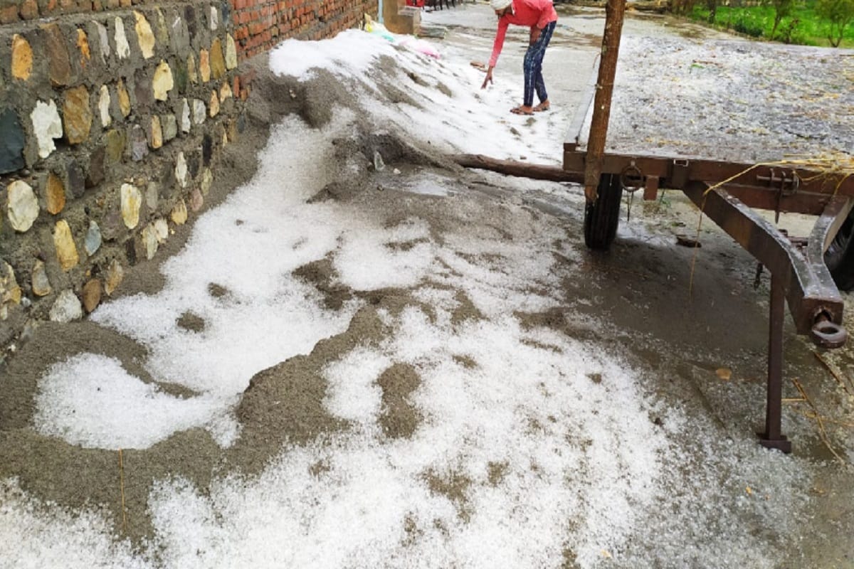 Fast rain with hailstones in Saharanpur city of Uttar Pradesh