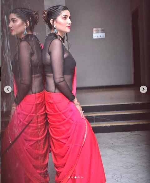 sapna choudhary share photos in saree