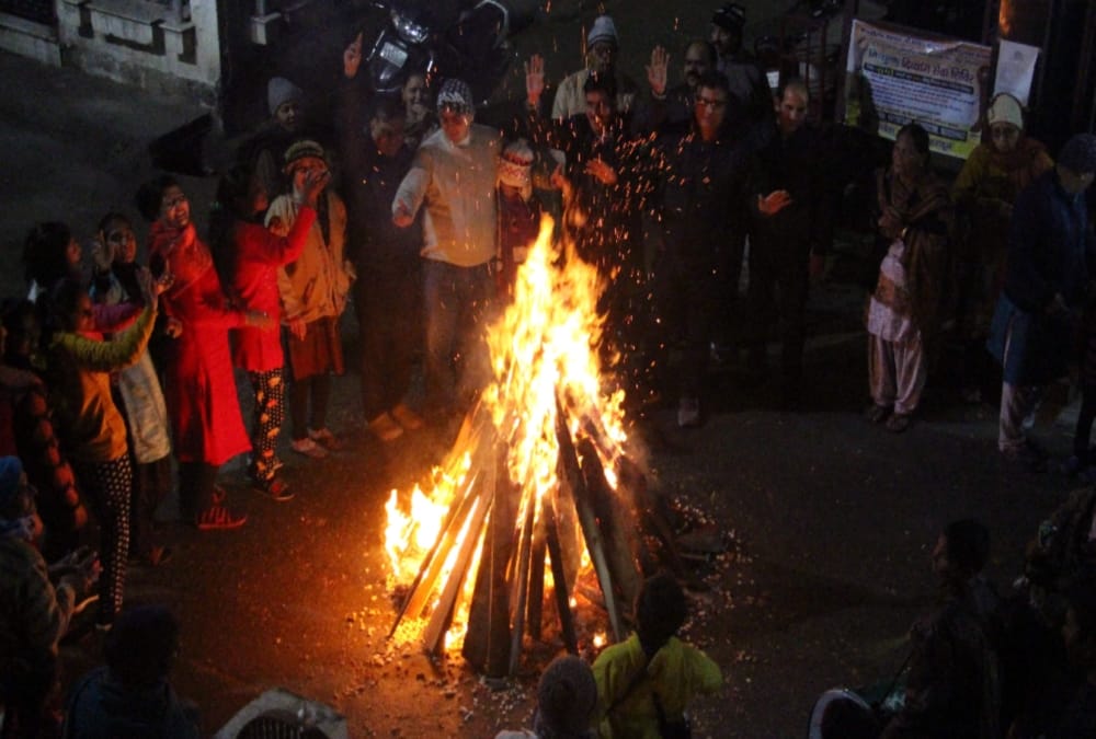 Lohri 2020 Celebration in uttarakhand during rainfall photos
