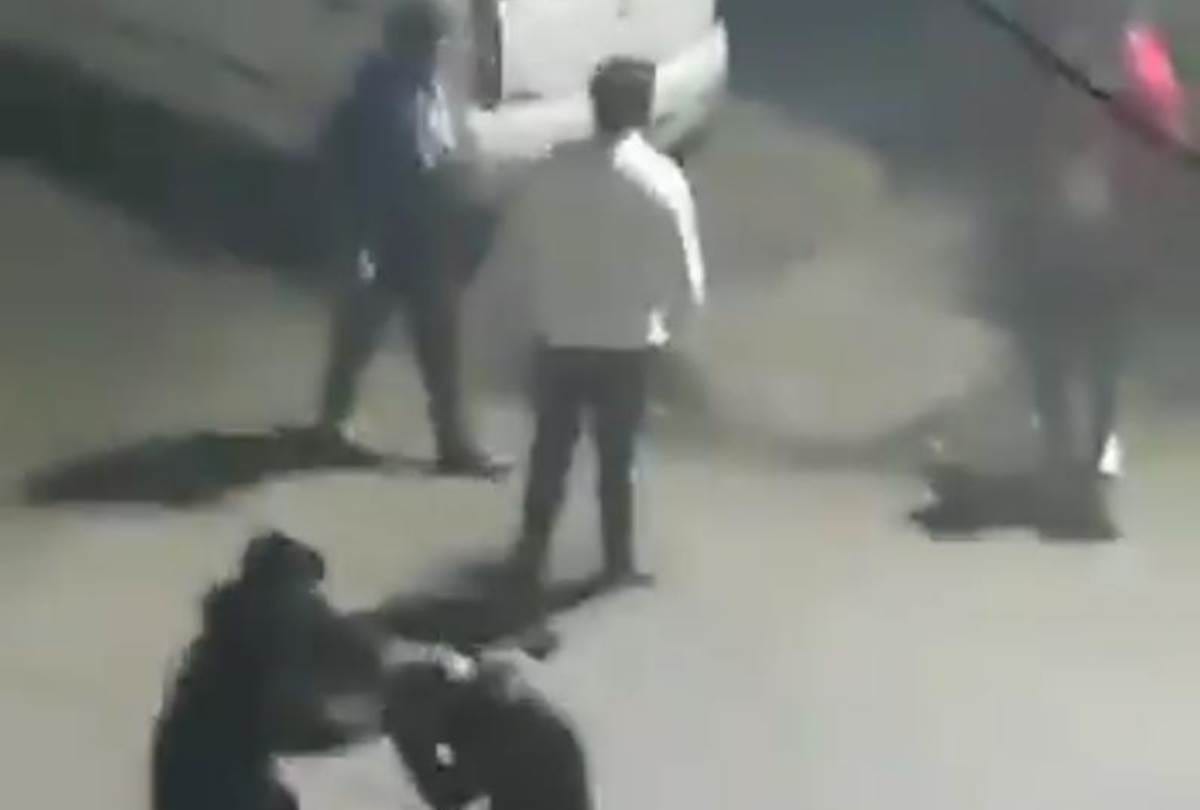 goons brutally beaten a man behind the residence of DGP in lucknow