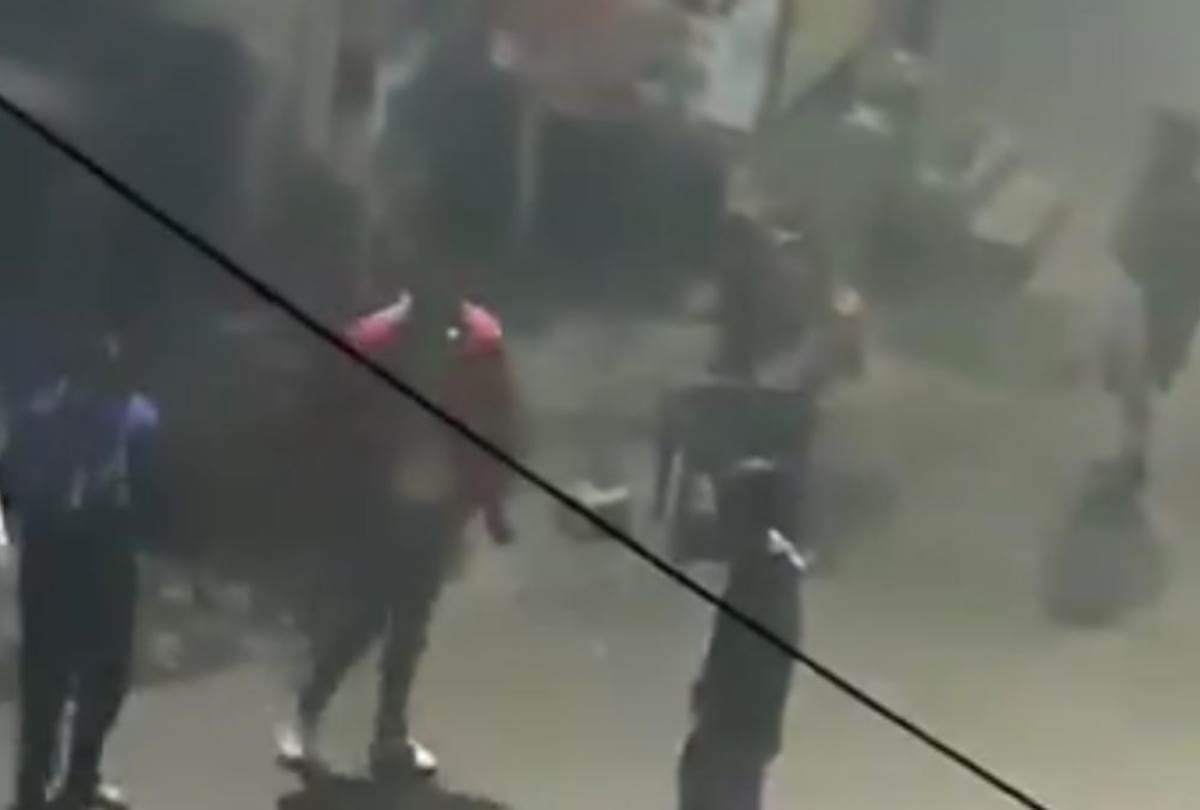 goons brutally beaten a man behind the residence of DGP in lucknow