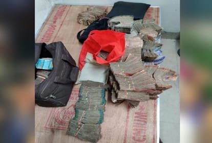 Varanasi: 1.40 करोड़ रुपये की डकैती का मास्टरमाइंड गिरफ्तार, इसी मामले में 7 पुलिसकर्मी हुए थे बर्खास्त Mastermind of Rs one crore robbery arrested in varanasi 7 policemen were dismissed in this case