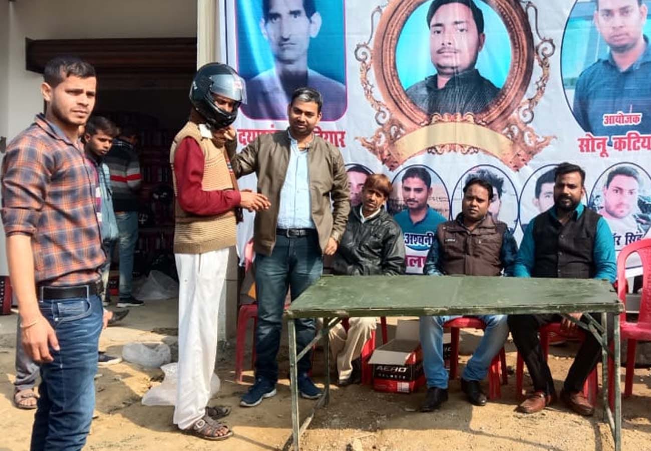 youth died in road accident, Friends distributed helmet in first Death anniversary
