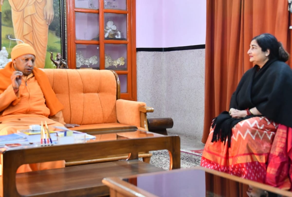 bollywood famous singer anuradha paudwal meet up chief minister yogi adityanath