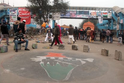 ground report a different picture peeping from the Shaheen Bagh protest against CAA