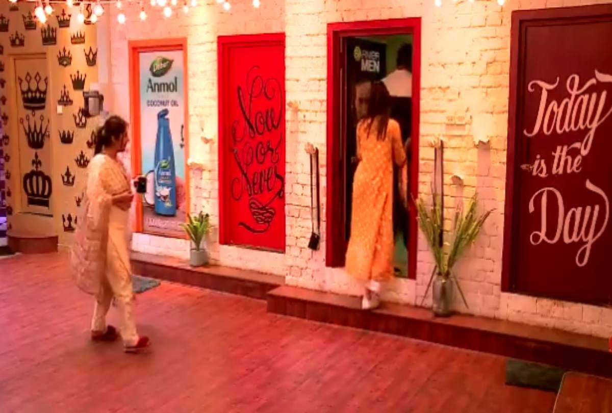 Bigg Boss 13 Siddharth Shukla Shefali Jariwala locked himself in bathroom Shehnaz become possessive