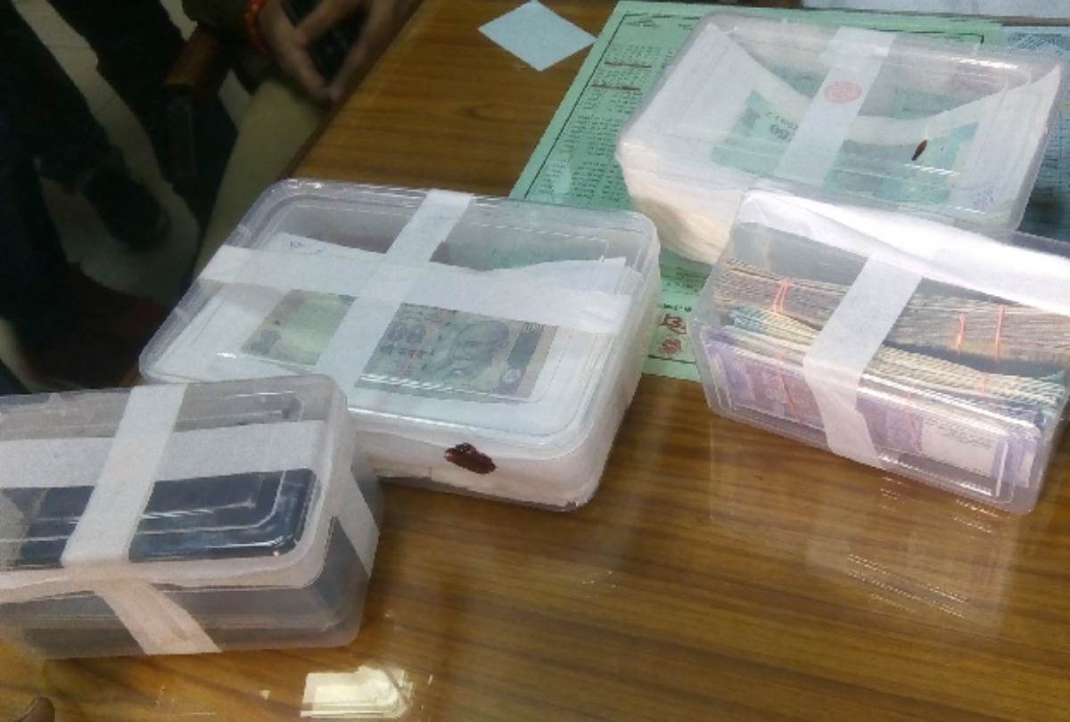 two people of fake currency printing gang arrested in lucknow