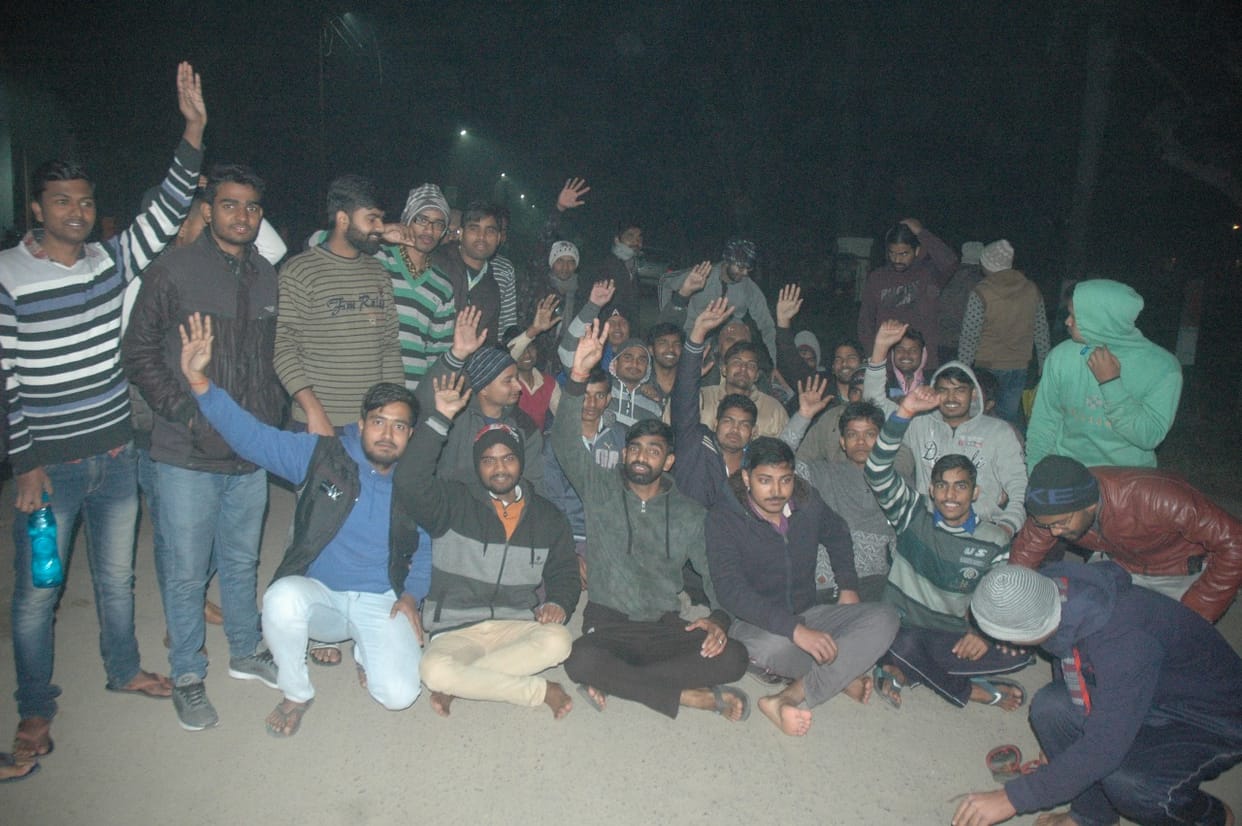 ddu Sant Kabir hostel Student protest on poor quality food