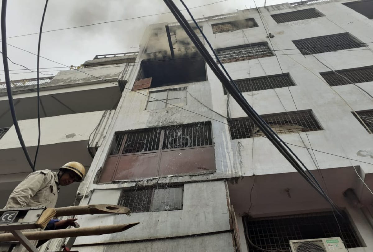 Delhi Lawrence road footwear factory catches fire many tenders rushed
