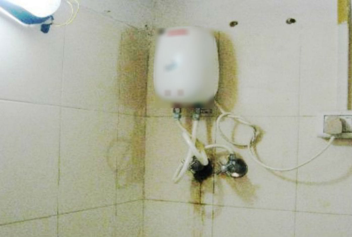 Woman dies due to gas geyser leaked in agra