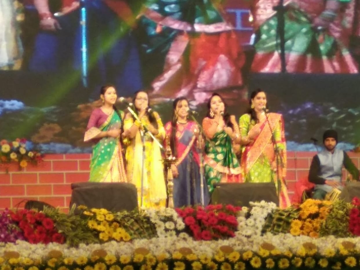 Apply by show skills on stage at Gorakhpur Mahotsav
