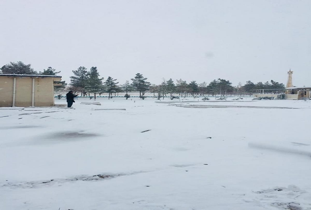 Heavy snow and rain in Pakistan, affecting road traffic and communication services