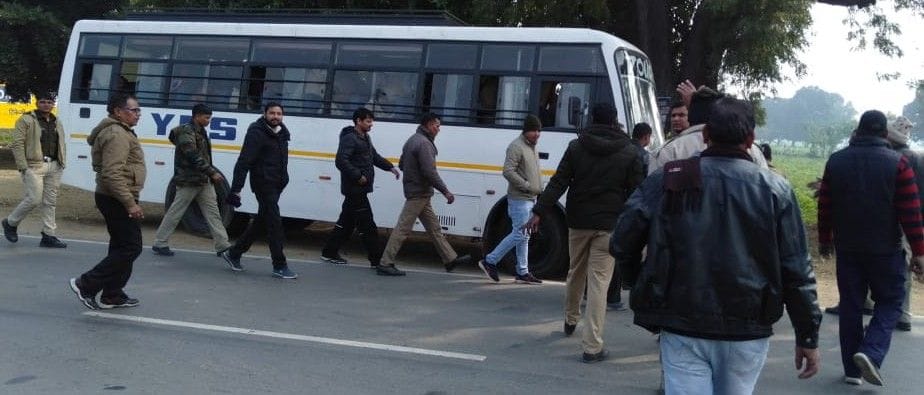 Hathras: Magistrate checking in train near Ratangarhi, 52 passengers caught without tickets